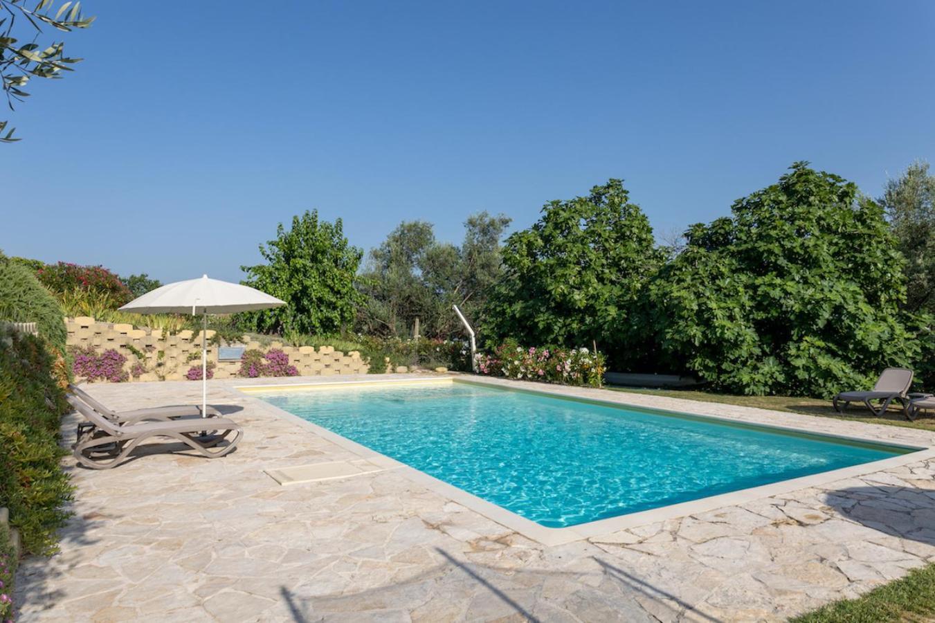Casa Raffaela, Charming Villa With A Nice Pool Monte Giberto Екстериор снимка